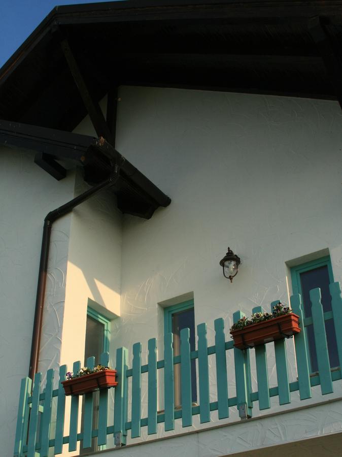 Fragaria Hotel Zimandcuz Exterior photo