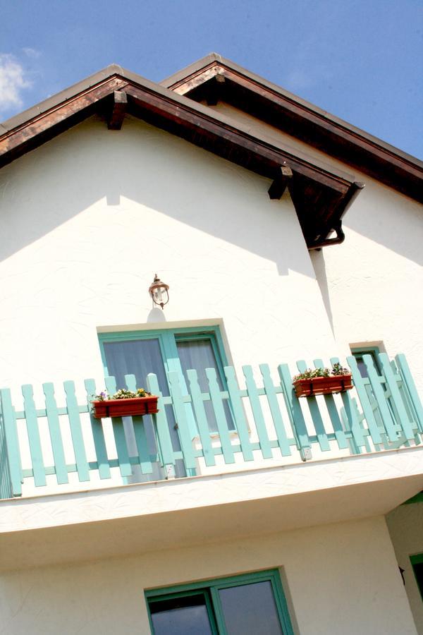 Fragaria Hotel Zimandcuz Exterior photo