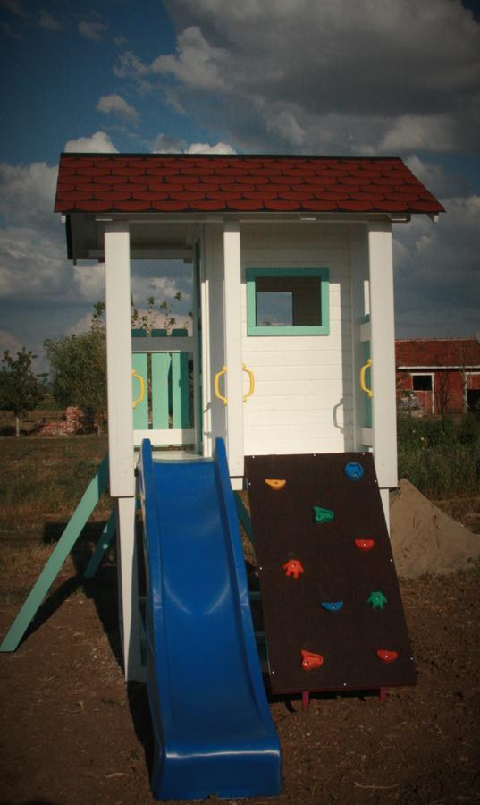 Fragaria Hotel Zimandcuz Exterior photo
